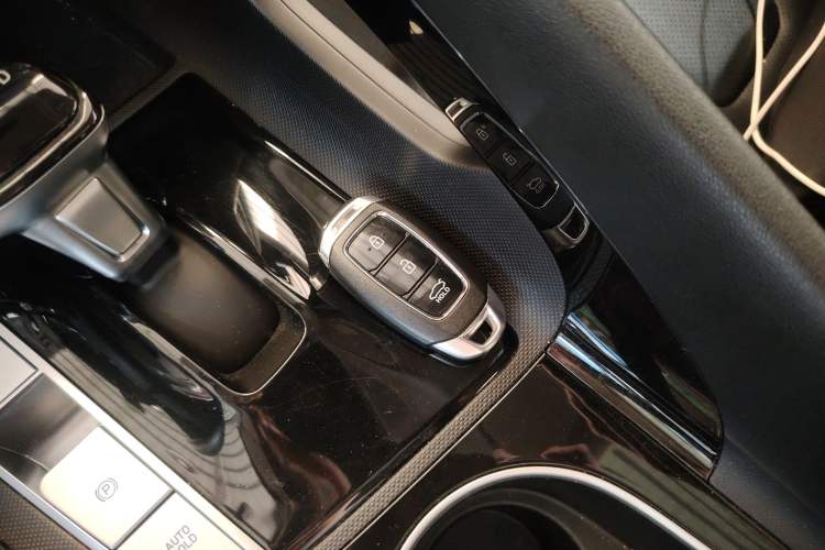 Used Hyundai Elantra 2021 1.5L CVT GLX Elite Edition Interior 1