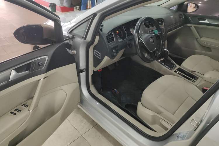 Used Volkswagen Golf 2015 1.4TSI Automatic Comfort Model
