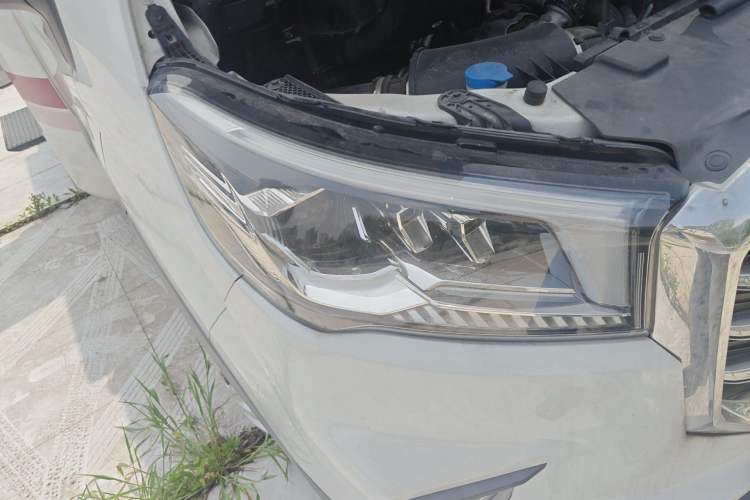 Used SAIC MAXUS V90 RV 2021 2.0T Lifestyle V90 Self-Propelled Class C RV Deluxe Version with Large Front Overhead Bed
