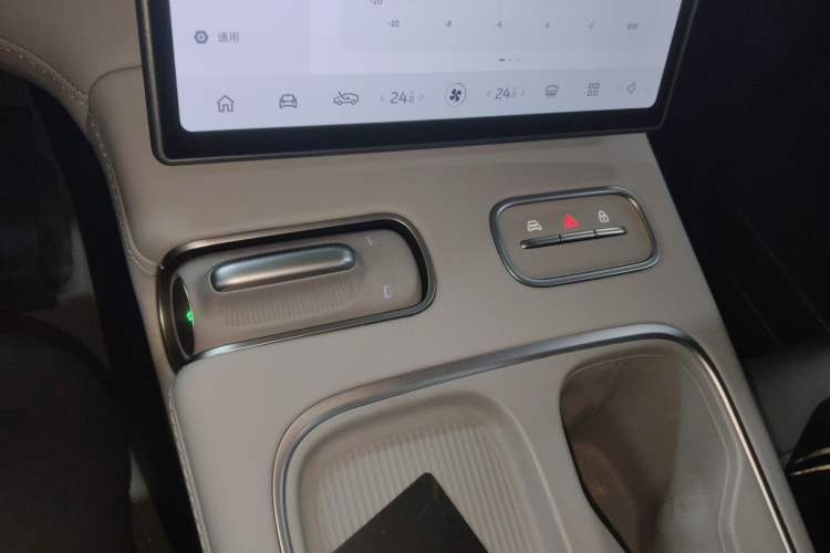 Used Nio EC6 2023 75 kWh Gear Lever