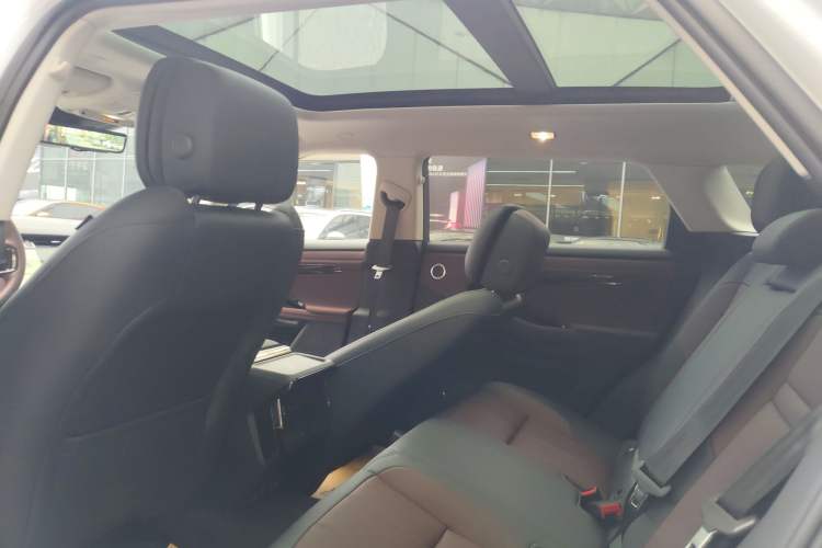 Used Land Rover Range Evoque 2026 Model Range Rover Velar L SE
