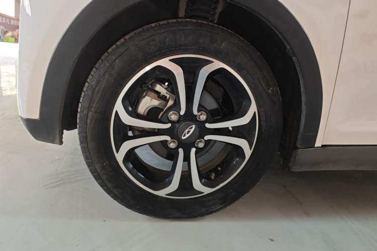 Used Chery QQ Little Ant 2021 200 000-Yuan Ant Fan Edition Talent Version NMC Battery 301 km Left Front Wheel Hub