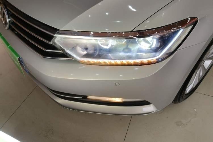 Used Volkswagen Magotan 2018 330TSI DSG Advanced Model Left Front Headlight