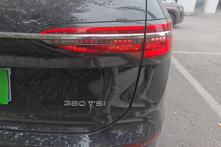 Used Volkswagen Viloran 2024 380TSI Premium Edition