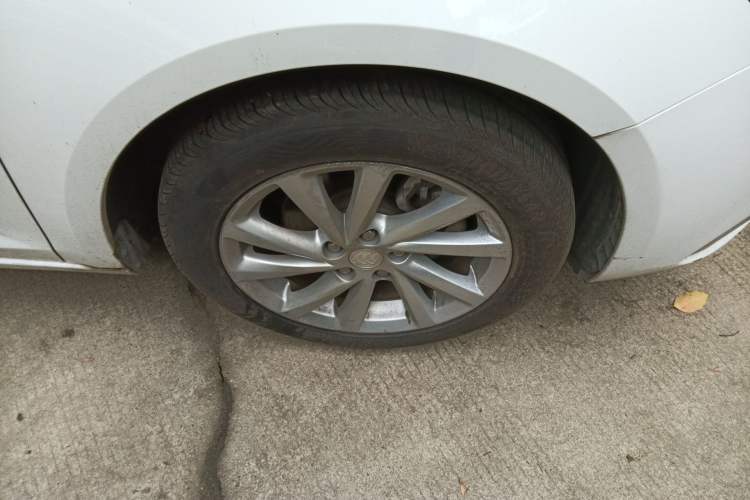 Used Buick Verano 2017 Sedan 15S Automatic Leading Model Right Front Wheel Hub