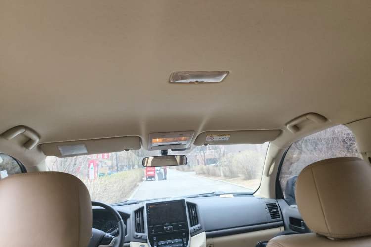 Used Toyota Land Cruiser 2015 4.0L V6 Middle East Low-Trim Version Headliner