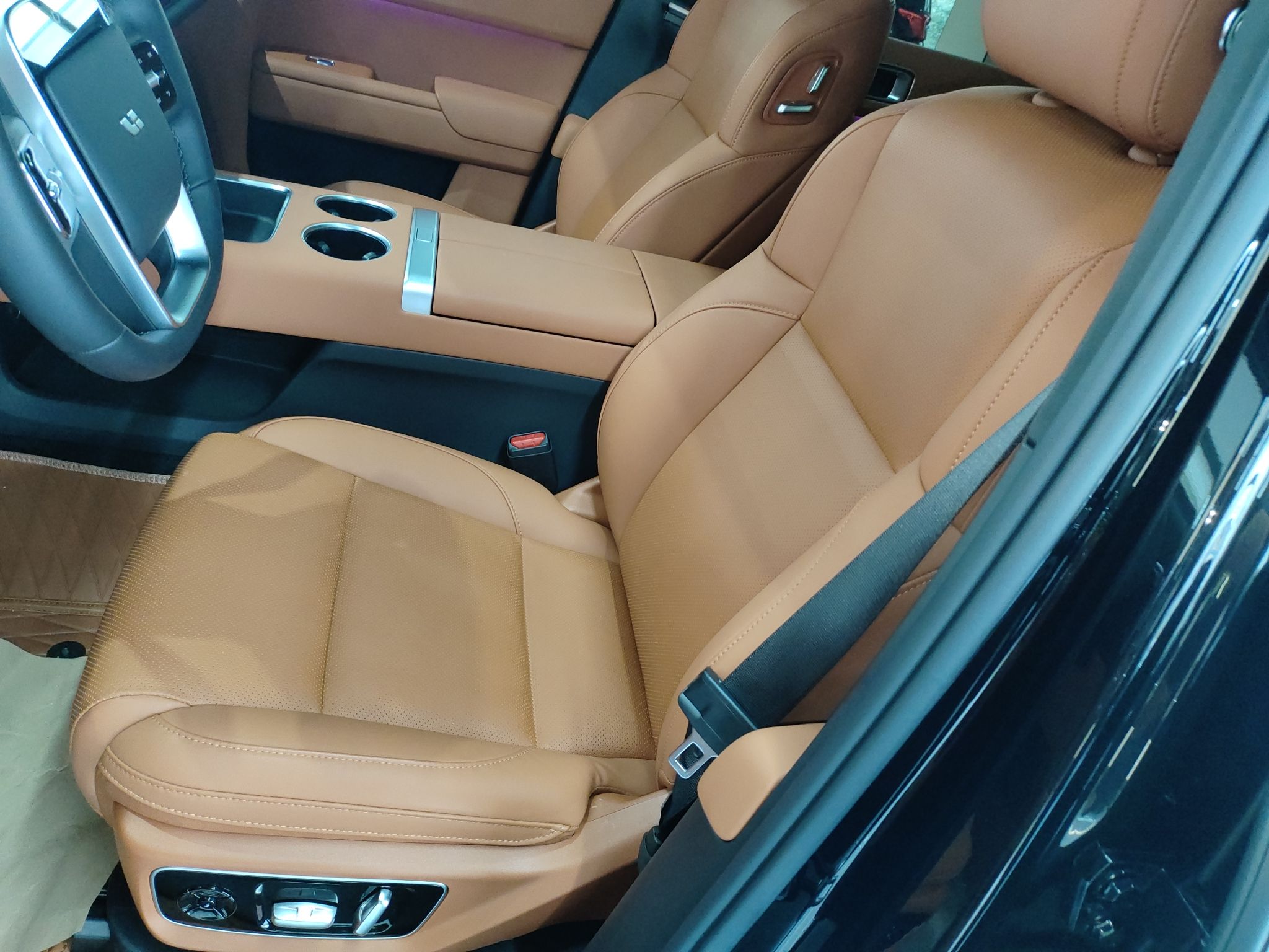 Переднее сиденье в автомобиле