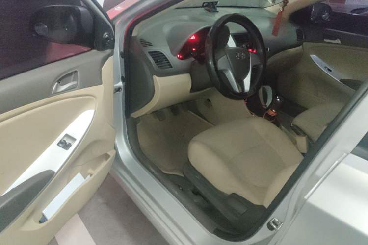 Used Hyundai Verna (older generation) 2010 Sedan 1.4L Manual Standard GL Model
