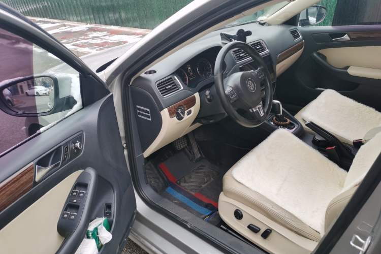 Used Volkswagen Sagitar 2012 1.4TSI Automatic Luxury Edition
