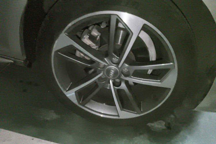 Used Audi A4L 2017 40 TFSI Style Edition Right Front Wheel Hub