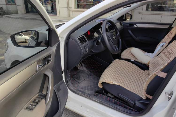 Used Volkswagen Santana 2015 Haval H6 1.6L Automatic Luxury Model Interior 3