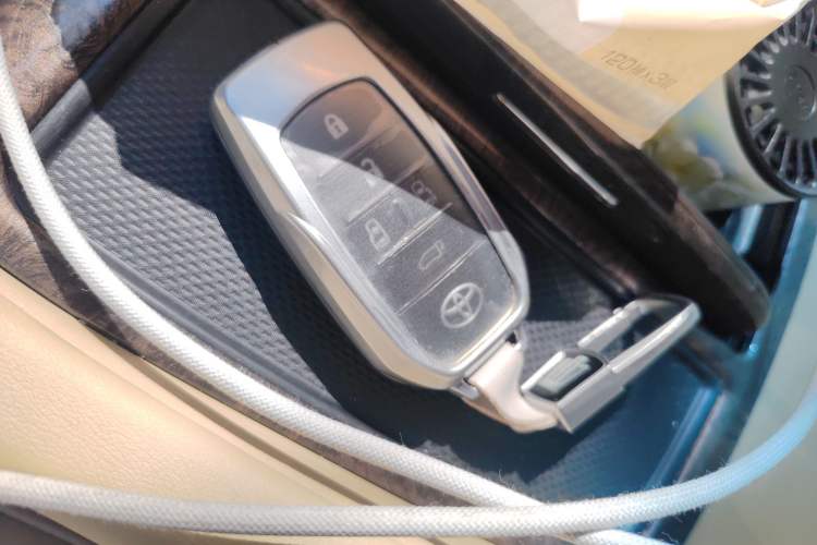 Used Toyota Vellfire 2023 Crown Dual-Engine 2.5L HV Ultimate Edition Vehicle Key