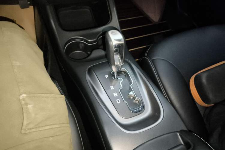 Used Dodge Journey 2016 2.4L Two-Wheel-Drive Touring Edition Gear Lever