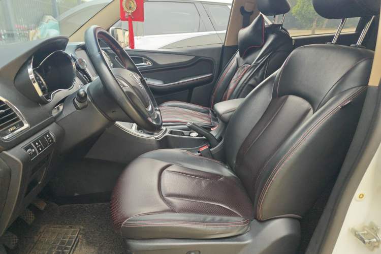 Used Baojun 560 2015 1.8L manual luxury version
