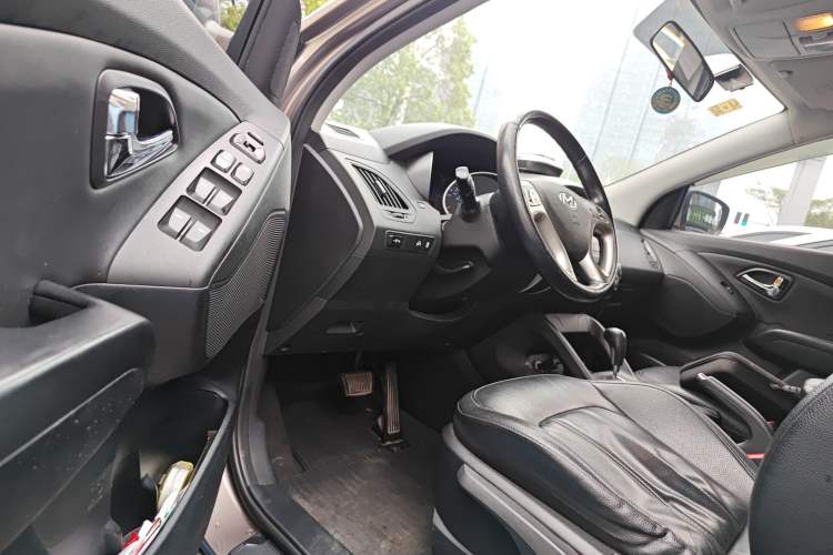 Used Hyundai ix35 2013 2.0L Automatic Two-Wheel Drive Smart GLS China IV Standard Driver Seat