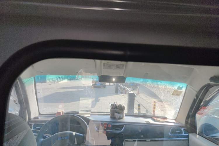 Used Sunlong DST 5 2021 All-Electric Van with 41.86 kWh Headliner