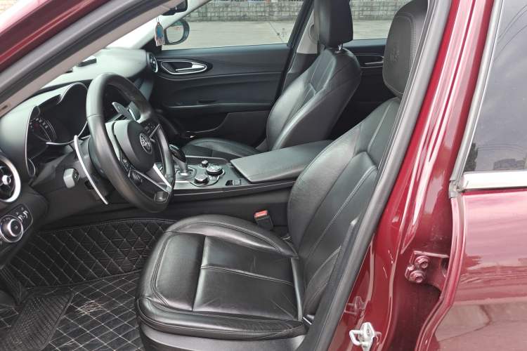 Used Alfa Romeo Giulia 2017 2.0T 280HP Luxury Edition Left Front Seat