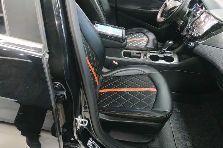 Used Chevrolet Cruze 2018 320 Automatic Pioneer Sunroof Edition Right Front Seat