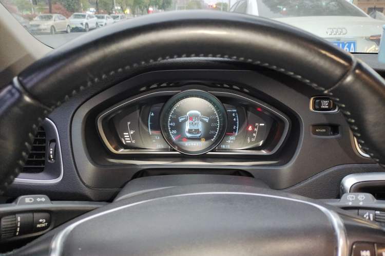 Used Volvo V40 2014 2.0T Zhiya Edition Instrument Cluster