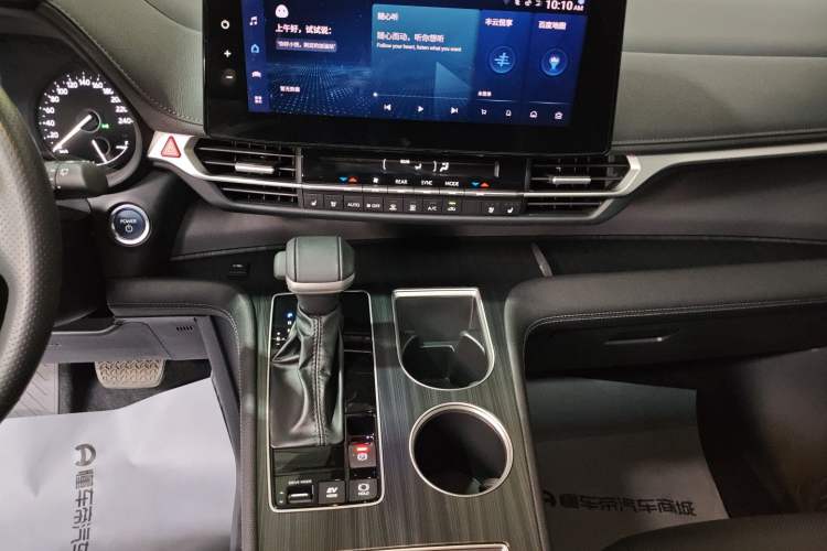 Used Toyota Sienna 2023 2.5L Hybrid Deluxe Edition