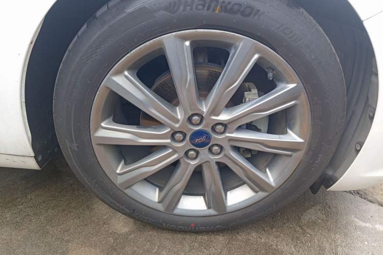 Used Ford Taurus 2019 EcoBoost 245 Premium Edition Right Front Wheel Hub