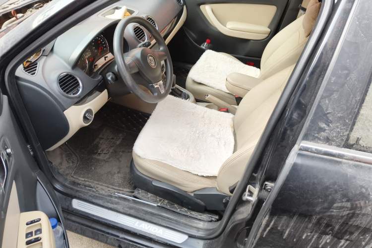 Used Volkswagen Lavida 2011 1.6L Automatic Premium Edition
