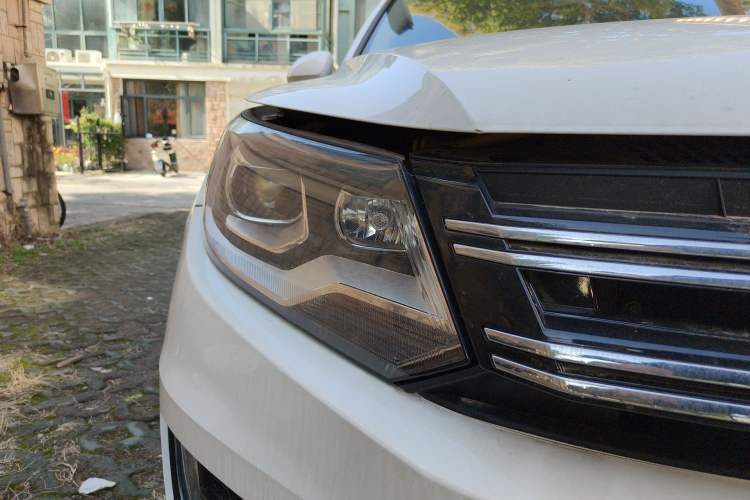 Used Volkswagen Tiguan 2016 280TSI Automatic Two-Wheel-Drive Silk Road Style Edition Right Front Headlight