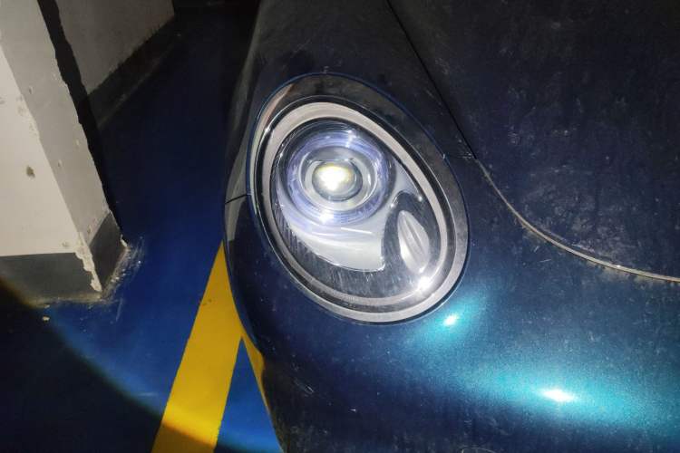 Used ORA Good Cat 2023 401 km Standard Range Prestige Version Lithium Iron Phosphate Right Front Headlight