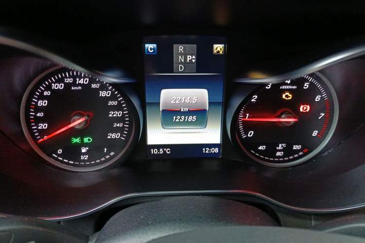 Used Mercedes-Benz GLC 2018 Facelifted GLC 260 4MATIC Dynamic Edition Odometer Close Up