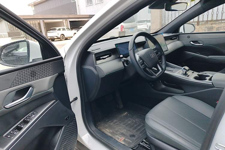 Used BYD Qin PLUS 2025 DM-i Smart Drive 120KM Superior Model
