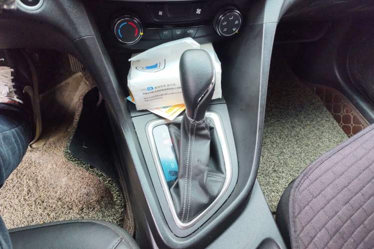 Used Buick Excelle GX 2018 18T Automatic Elite Model Gear Lever