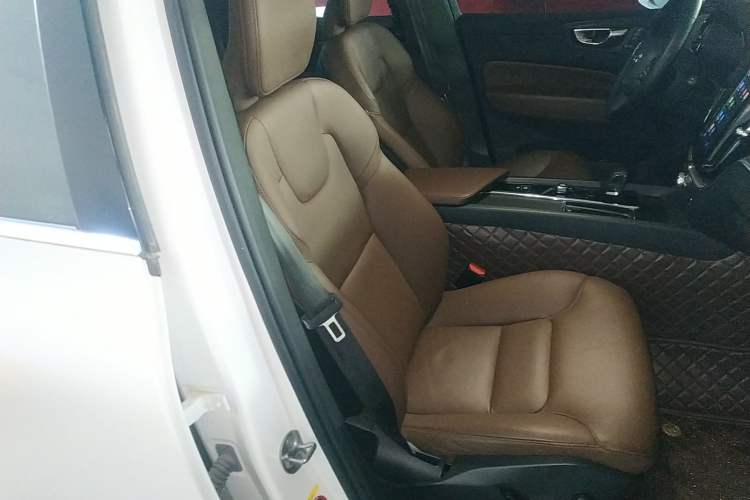 Used Volvo XC60 2023 B5 4x4 Smart Luxury Edition
