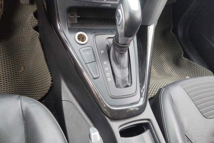 Used Ford Focus 2015 Hatchback EcoBoost 180 Automatic Elite Model Gear Lever