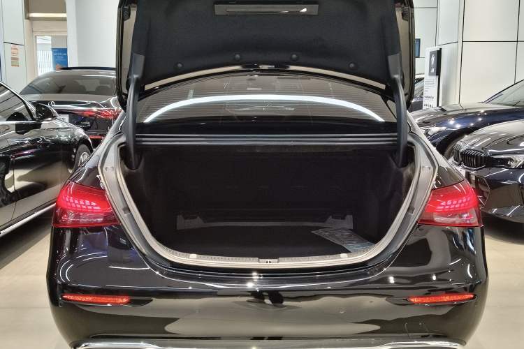 Used Mercedes-Benz E-Class 2023 Facelift E 260 L