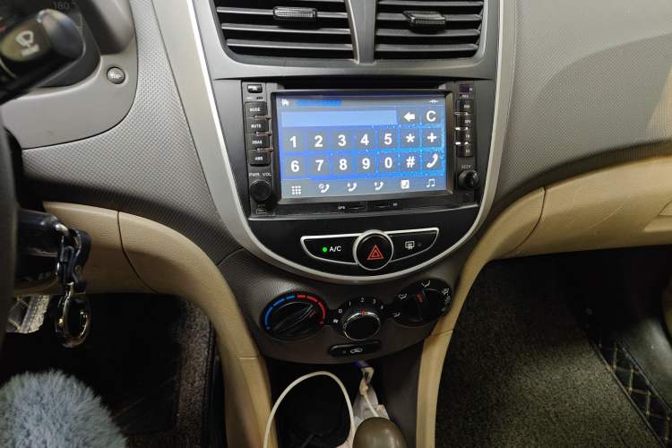 Used Hyundai Verna (older generation) 2010 Sedan 1.4L Automatic Comfort Model GS Audio And AC Panel