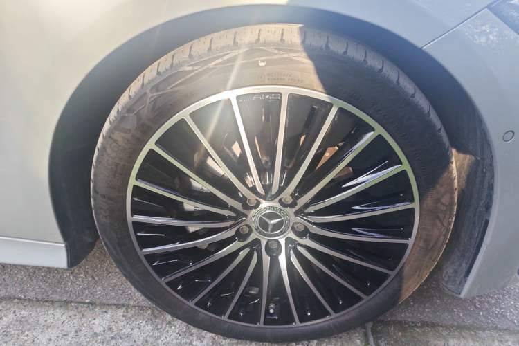 Used Mercedes-Benz CLE 2024 CLE 300 4MATIC Dynamic Coupe Right Front Wheel Hub