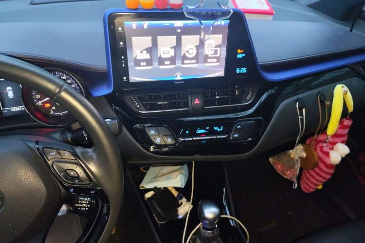 Used Toyota IZOA 2018 2.0L Yixuan Sunroof Version China V Standard Audio And AC Panel