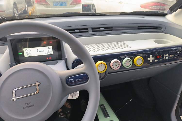 Used Bestune Pony 2024 122km range cute pony Audio And AC Panel