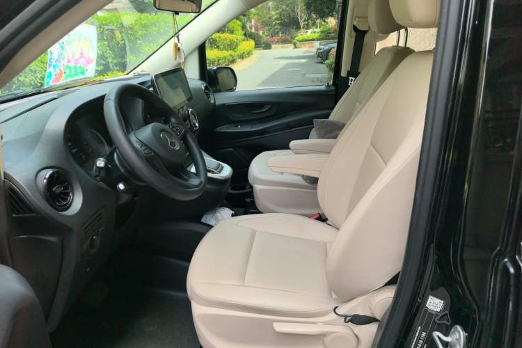 Used Mercedes-Benz Vito 2021 2.0T Elite Version 7 Seats Left Front Seat