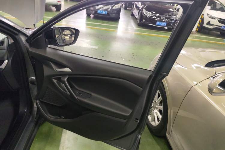 Used Chevrolet Trax 2019 Redline 335T CVT Top-Tier Model China VI Standard