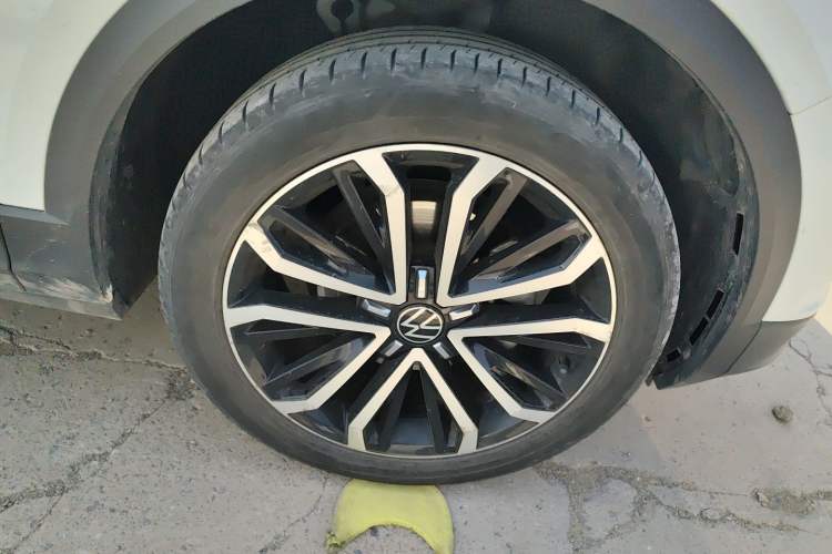 Used Volkswagen T-ROC 2022 280TSI DSG Two-Wheel Drive Comfort PLUS Right Front Wheel Hub