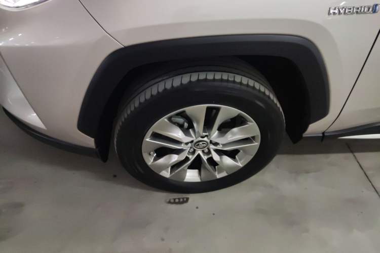 Used Toyota Wildlander 2022 Dual-Engine 2.5L E-CVT Two-Wheel Drive Luxury PLUS Edition Left Front Wheel Hub