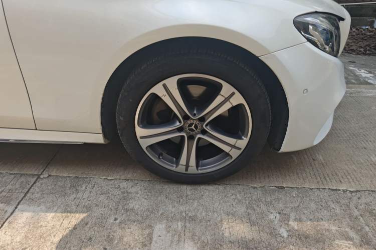 Used Mercedes-Benz E-Class 2017 E 200 L Sport 4MATIC Right Front Wheel Hub