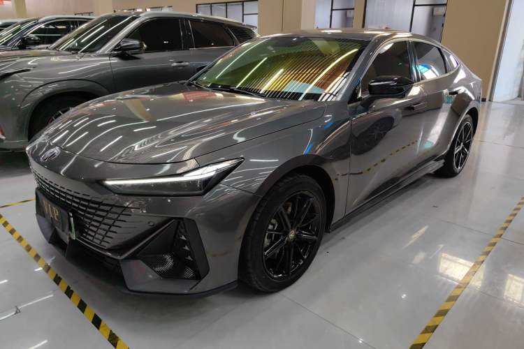 Used CHANGAN UNI-V iDD 2023 ZhiDian iDD 1.5T 113km Smart & Fun Version