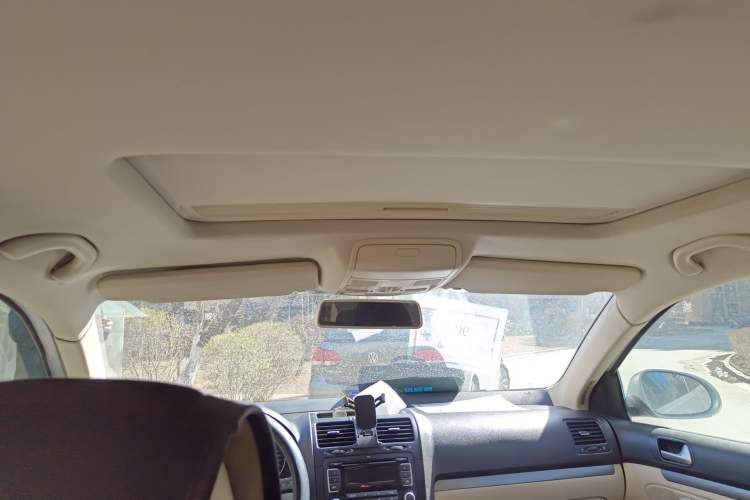 Used Volkswagen Sagitar 2011 1.6L Manual Fashion Edition Headliner