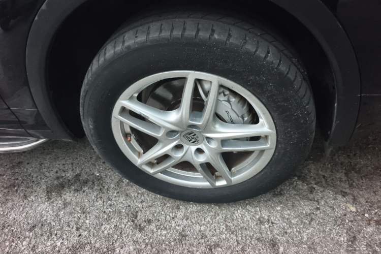 Used Porsche Cayenne 2011 Cayenne S Hybrid 3.0T Right Front Wheel Hub