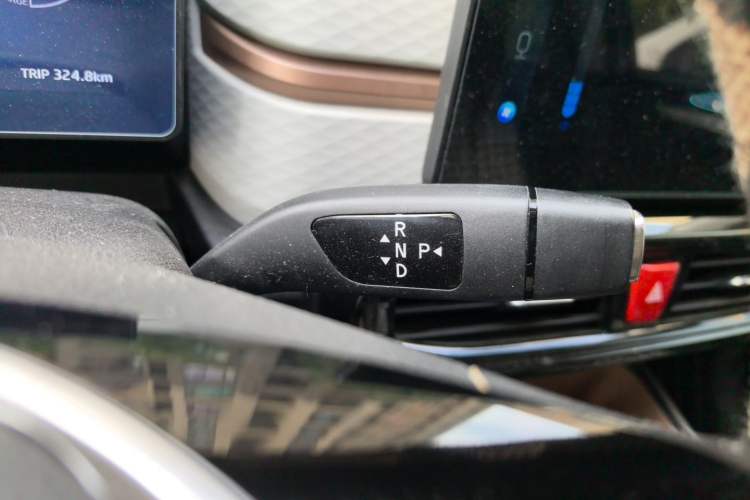Used SOL E10X 2021 302 km Range Fashion Edition 31.4 kWh