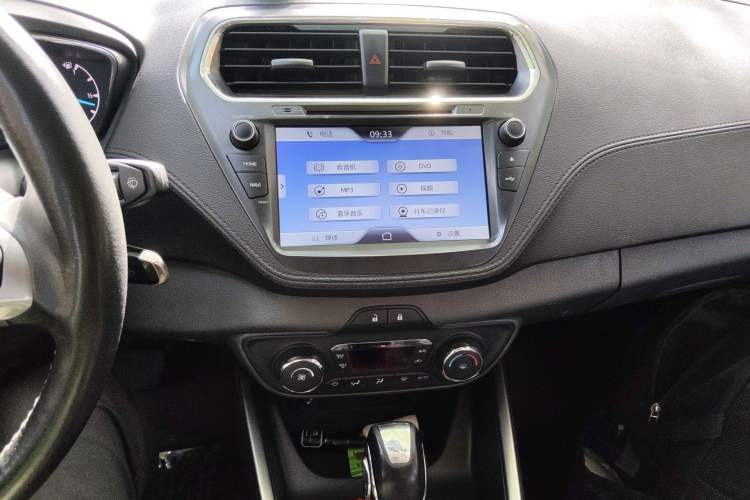 Used Ford Escort 2015 1.5L Automatic Fashion Model Audio And AC Panel