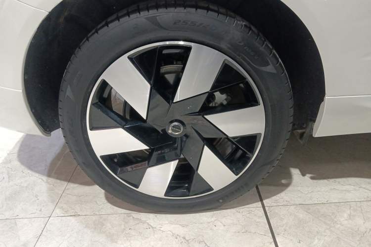 Used Volvo XC60 New Energy 2024 T8 Plug-in Hybrid Long-Range All-Wheel Drive Smart Luxury Edition
