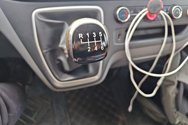 Used SAIC MAXUS Xintu V80 2019 2.0T Plus 6-Speed Manual – Aoyuntong Short Wheelbase Ultra-Low Roof 5/6-Seater